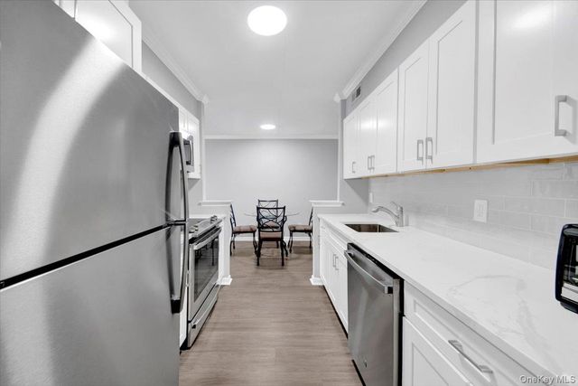 400 High Point Drive PH6, Hartsdale, NY 10530