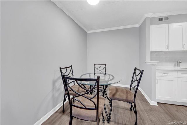 400 High Point Drive PH6, Hartsdale, NY 10530