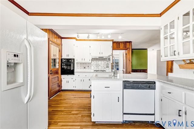 912 Forestview Dr, Colonial Heights, VA 23834