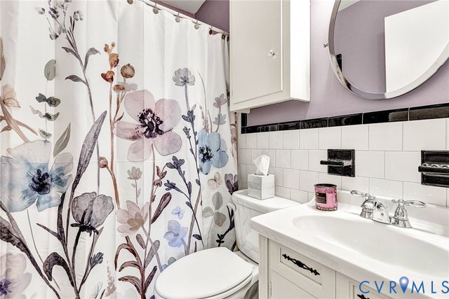 912 Forestview Dr, Colonial Heights, VA 23834