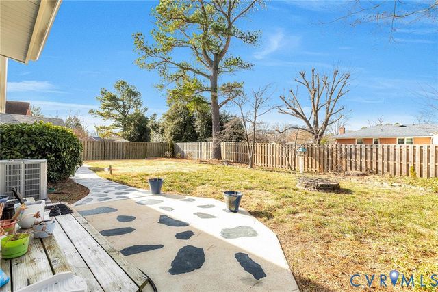 912 Forestview Dr, Colonial Heights, VA 23834