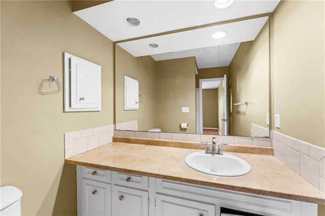 8221 Santa Fe Drive 8, Overland Park, KS 66204