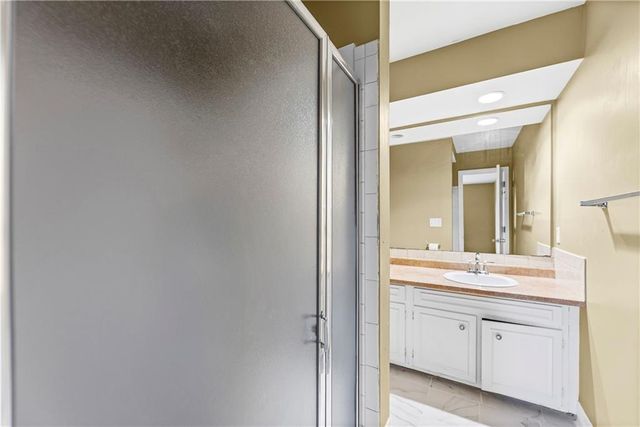 8221 Santa Fe Drive 8, Overland Park, KS 66204