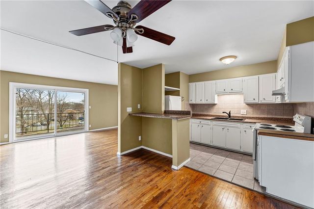 8221 Santa Fe Drive 8, Overland Park, KS 66204