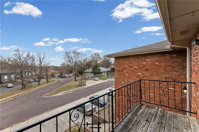 8221 Santa Fe Drive 8, Overland Park, KS 66204