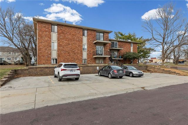 8221 Santa Fe Drive 8, Overland Park, KS 66204