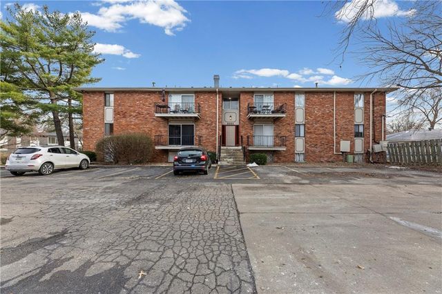 8221 Santa Fe Drive 8, Overland Park, KS 66204