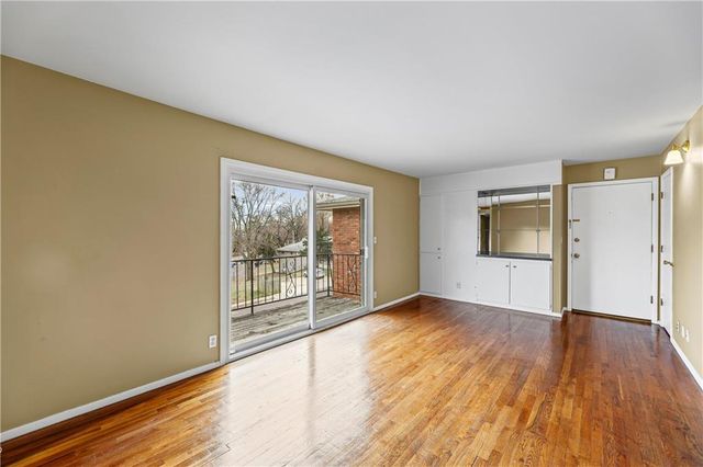 8221 Santa Fe Drive 8, Overland Park, KS 66204