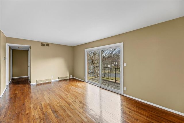 8221 Santa Fe Drive 8, Overland Park, KS 66204