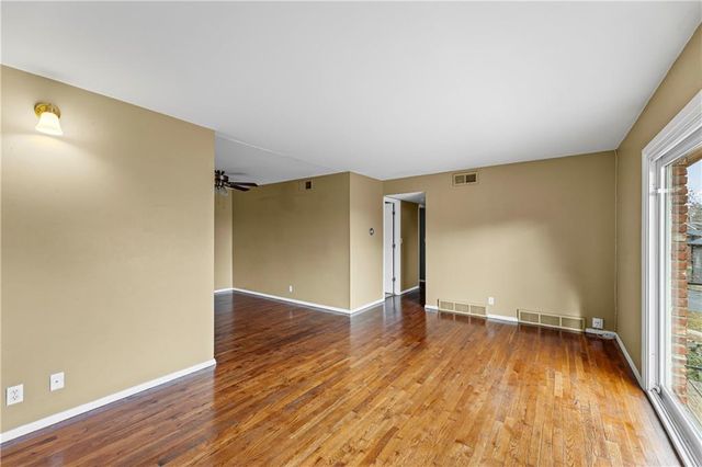 8221 Santa Fe Drive 8, Overland Park, KS 66204