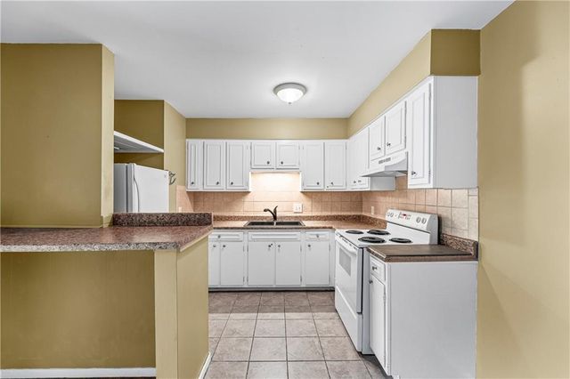 8221 Santa Fe Drive 8, Overland Park, KS 66204