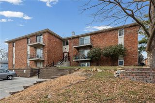 8221 Santa Fe Drive 8, Overland Park, KS 66204