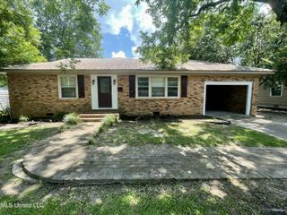 1103 N Yale Street, Cleveland, MS 38732