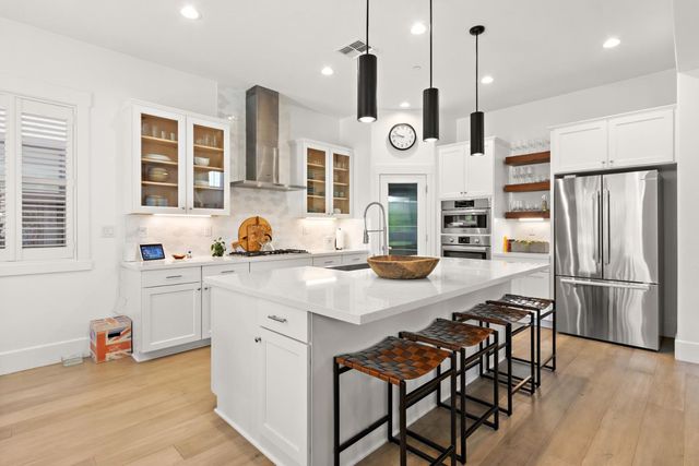 5201 F St, Sacramento, CA 95819