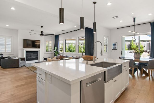 5201 F St, Sacramento, CA 95819