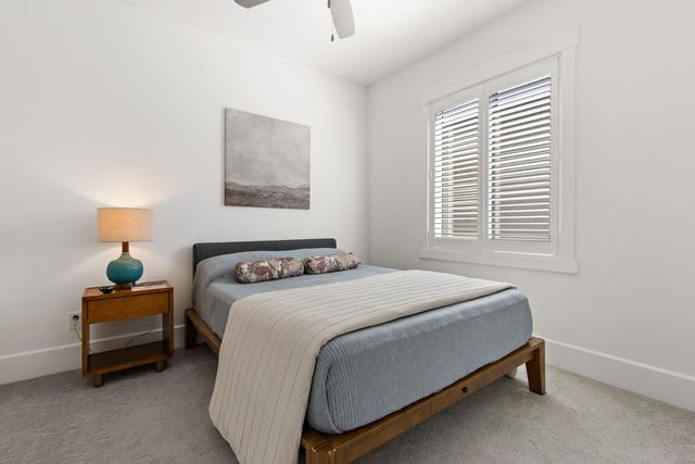 5201 F St, Sacramento, CA 95819
