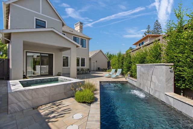 5201 F St, Sacramento, CA 95819