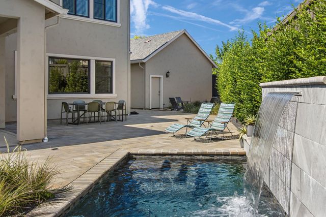 5201 F St, Sacramento, CA 95819