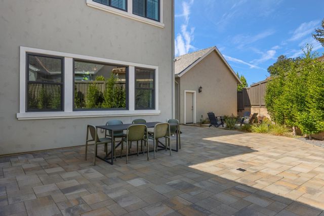 5201 F St, Sacramento, CA 95819