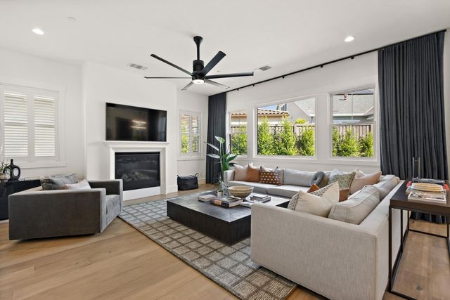 5201 F St, Sacramento, CA 95819