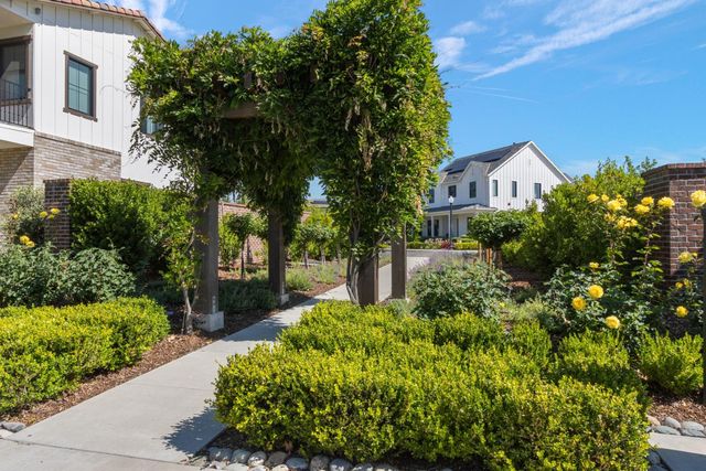 5201 F St, Sacramento, CA 95819