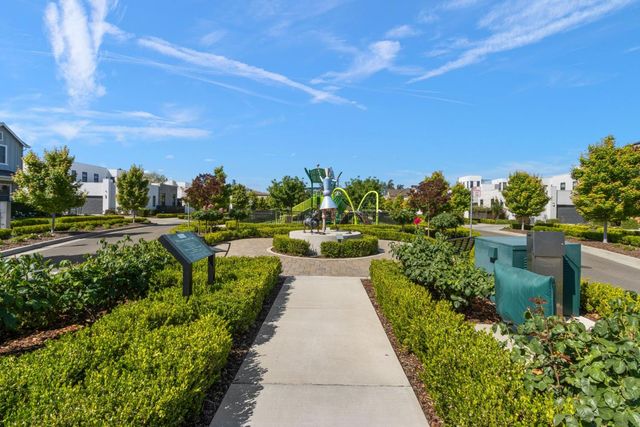 5201 F St, Sacramento, CA 95819