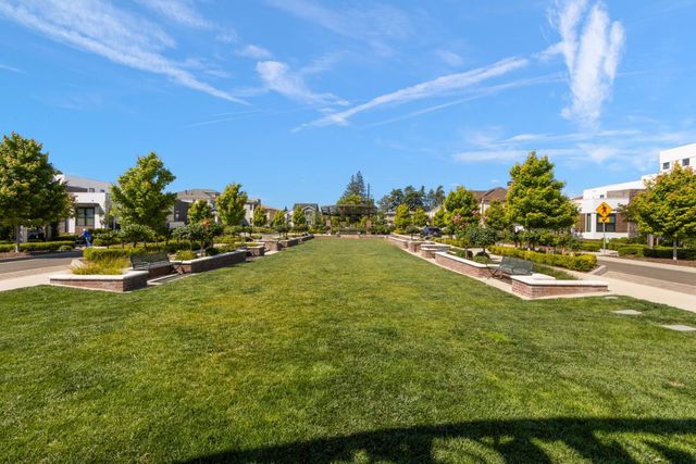 5201 F St, Sacramento, CA 95819