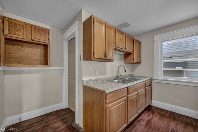 11714 Oakview Avenue, Cleveland, OH 44108
