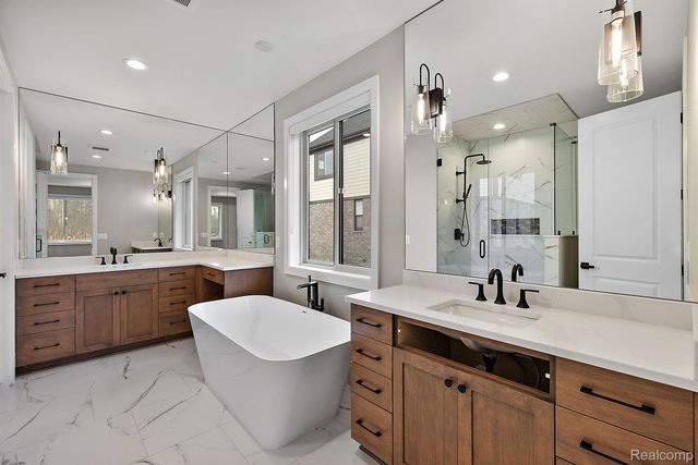 4647 APPLEWOOD, Oakland Twp, MI 48306