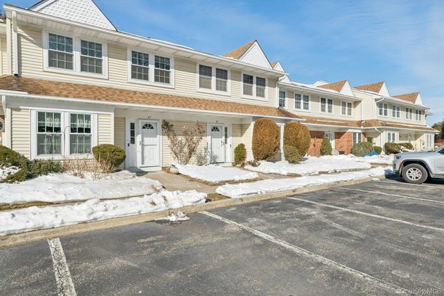 46 Gazebo Lane, Holtsville, NY 11742