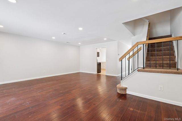 46 Gazebo Lane, Holtsville, NY 11742