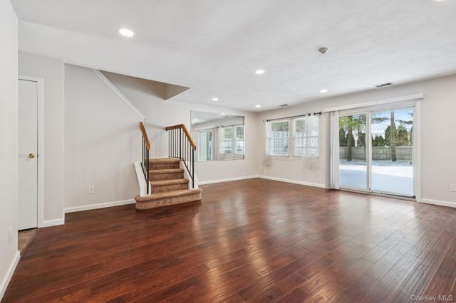 46 Gazebo Lane, Holtsville, NY 11742