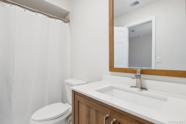 46 Gazebo Lane, Holtsville, NY 11742