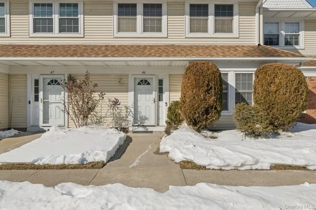 46 Gazebo Lane, Holtsville, NY 11742