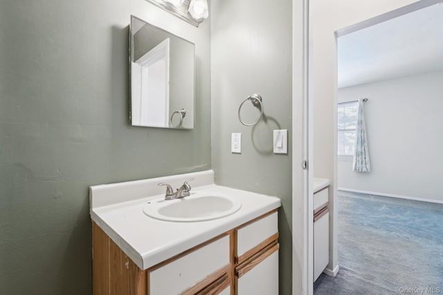 46 Gazebo Lane, Holtsville, NY 11742