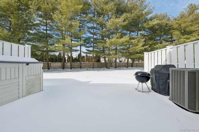 46 Gazebo Lane, Holtsville, NY 11742