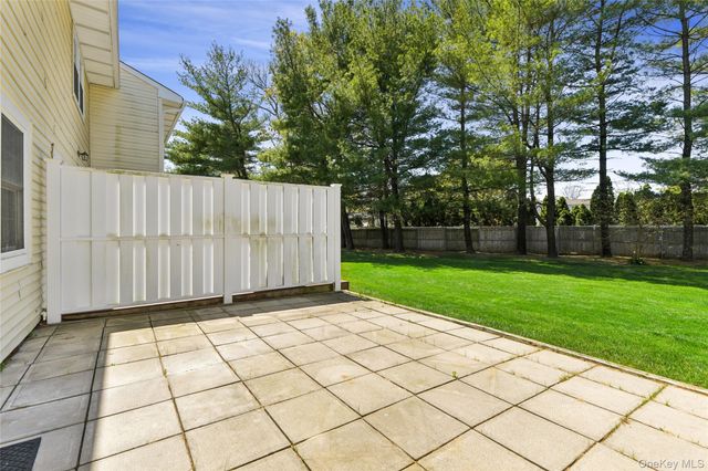 46 Gazebo Lane, Holtsville, NY 11742