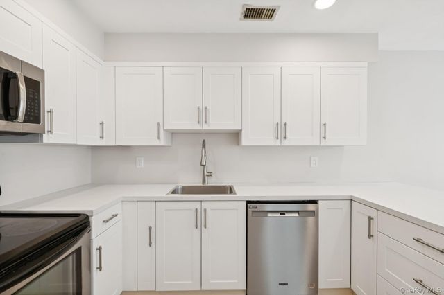 46 Gazebo Lane, Holtsville, NY 11742