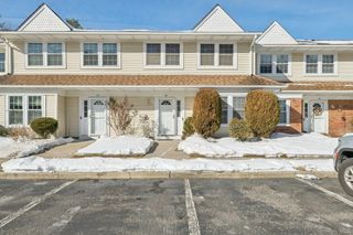 46 Gazebo Lane, Holtsville, NY 11742