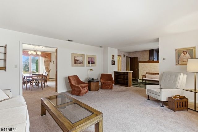 116 S Hillside Ave, Roxbury Twp., NJ 07876