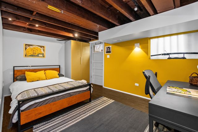 6323 N Kirkwood Avenue, Chicago, IL 60646