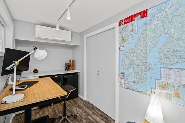 6323 N Kirkwood Avenue, Chicago, IL 60646