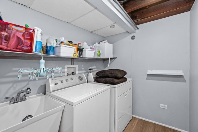 6323 N Kirkwood Avenue, Chicago, IL 60646