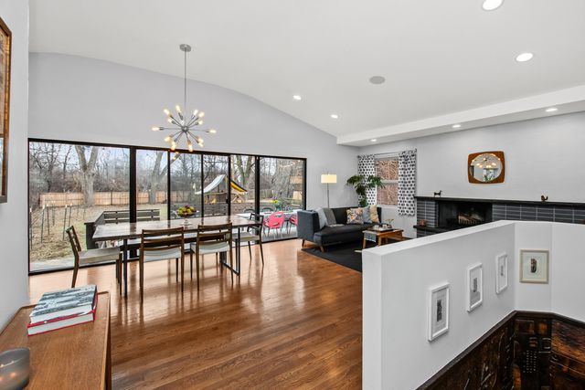 6323 N Kirkwood Avenue, Chicago, IL 60646