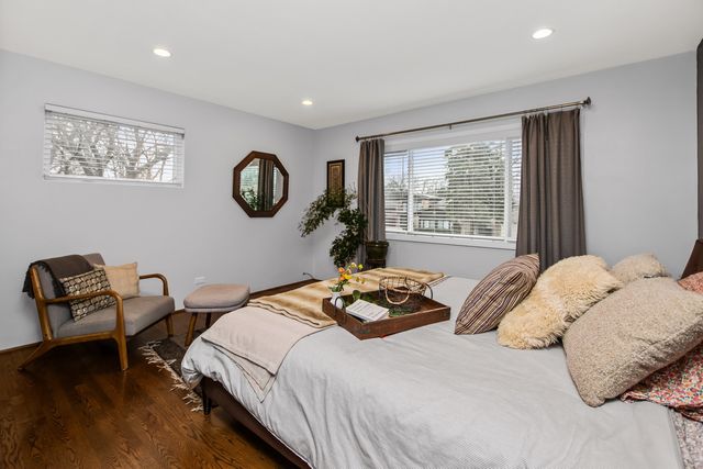 6323 N Kirkwood Avenue, Chicago, IL 60646