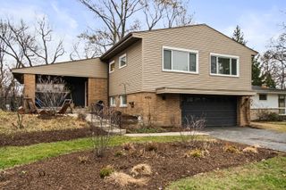 6323 N Kirkwood Avenue, Chicago, IL 60646