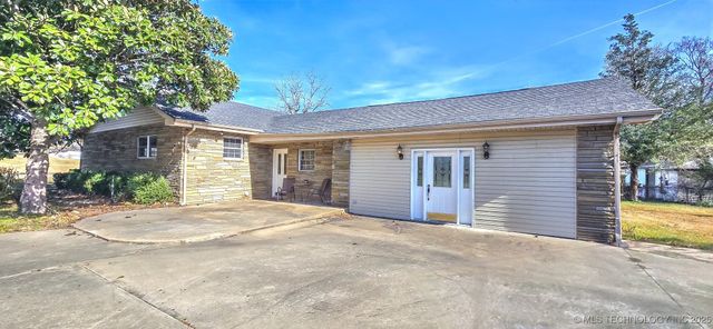509 Sunset Strip, Eufaula, OK 74432