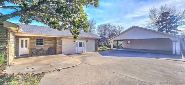 509 Sunset Strip, Eufaula, OK 74432