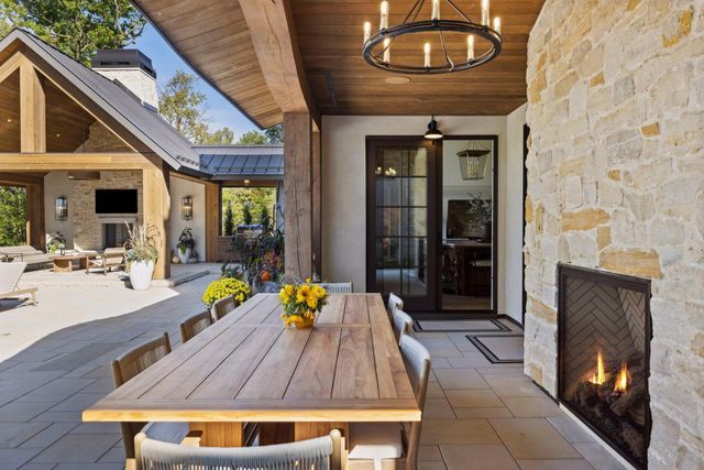 2295 Tamarack Drive, Medina, MN 55356