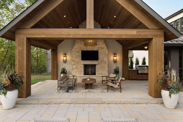 2295 Tamarack Drive, Medina, MN 55356